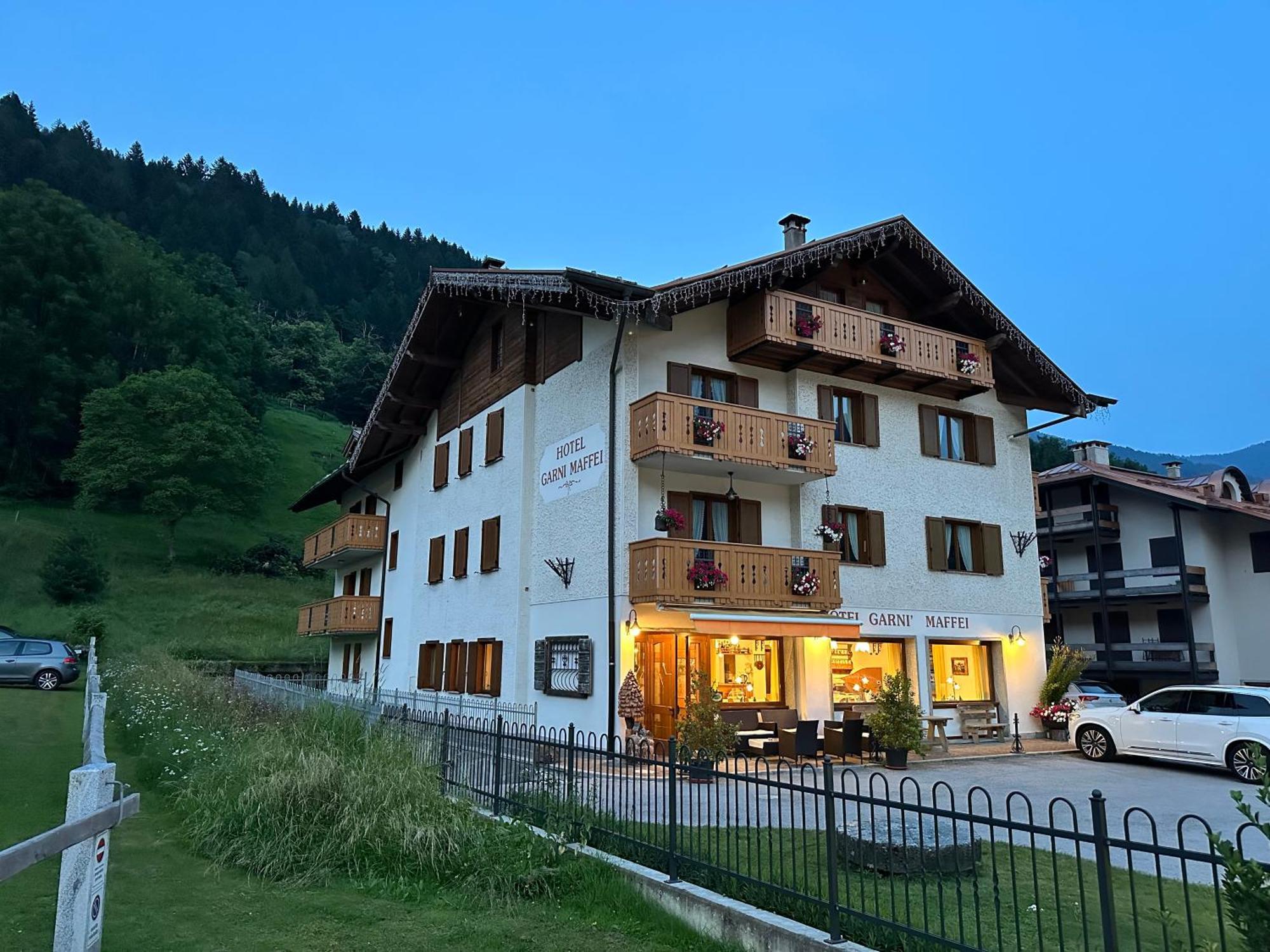 Hotel Garni Maffei ピンツォーロ エクステリア 写真